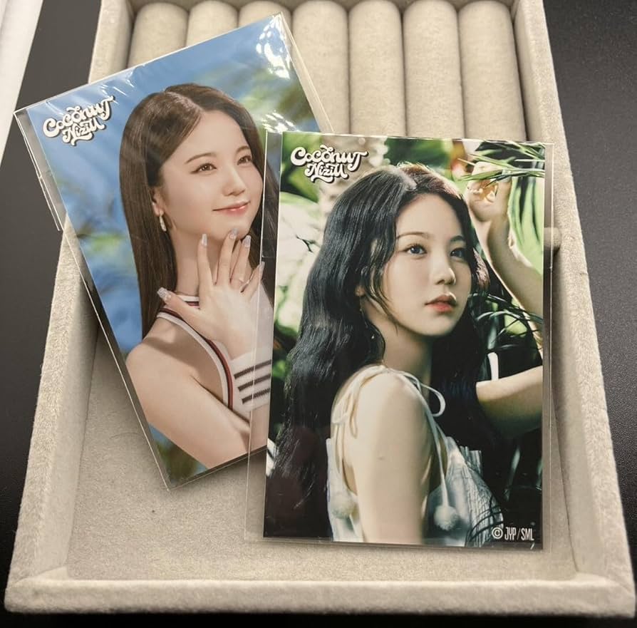 NiziU - NiziU COCO! nut Fes.  アヤカセット ACRYLIC KEY HOLDER - AYAKA / NiziU『COCO! nut Fes.』 – JYP